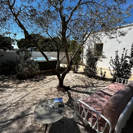 Ada-trulli Puglia Resort 3*